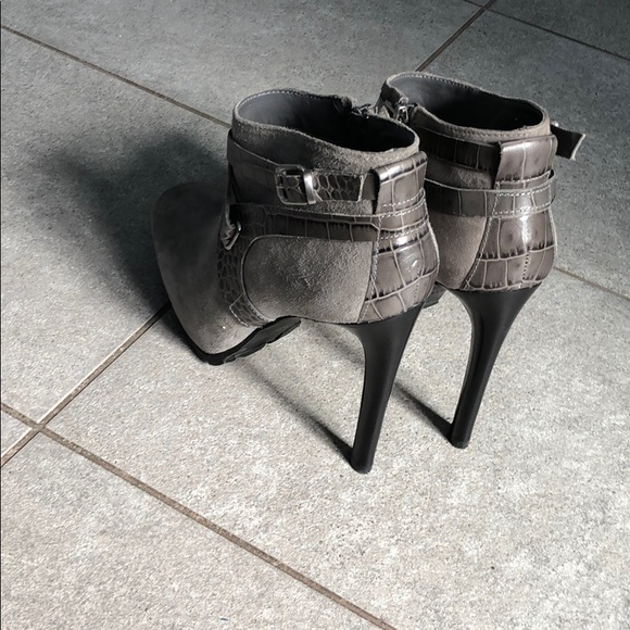 Shoes - Picture 4 of 6